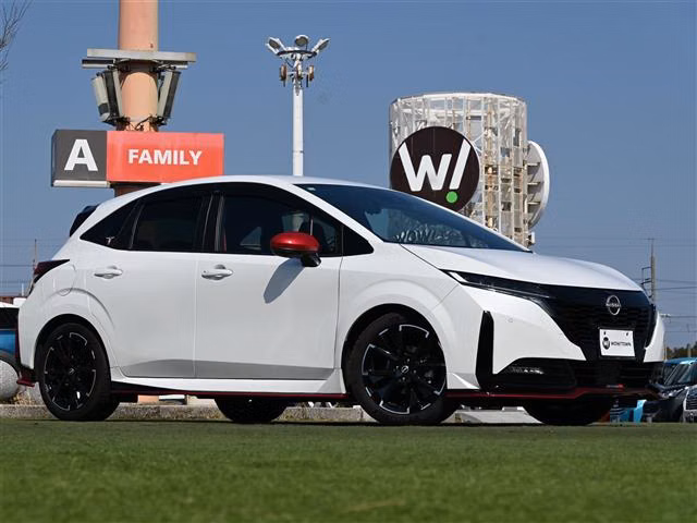 Nissan Aura
