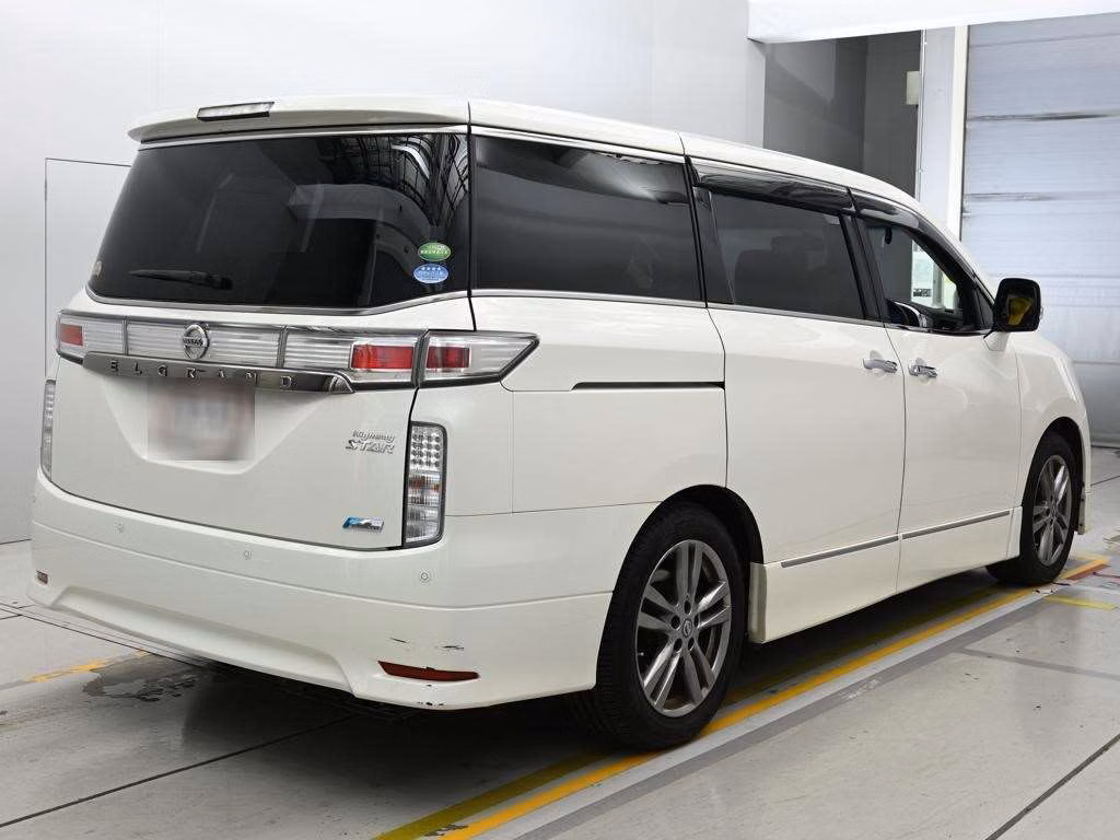 NISSAN ELGRAND