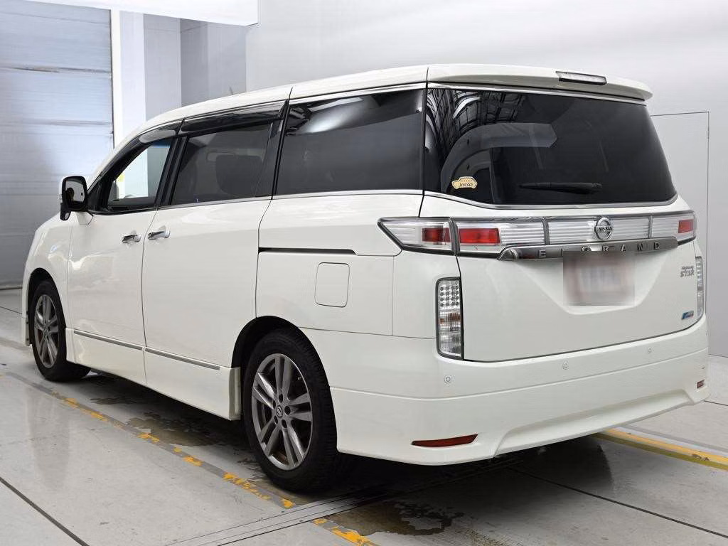 NISSAN ELGRAND