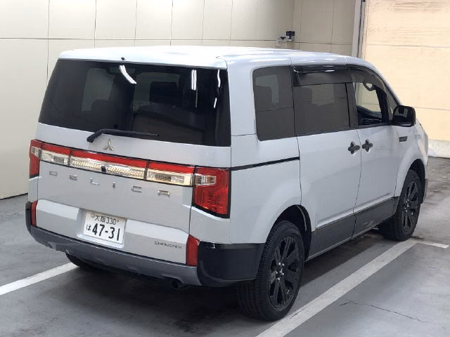 Mitsubishi Delica D:5