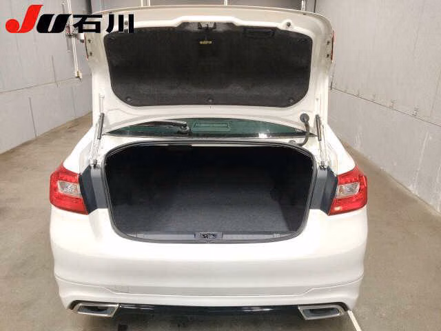 SUBARU LEGACY B4