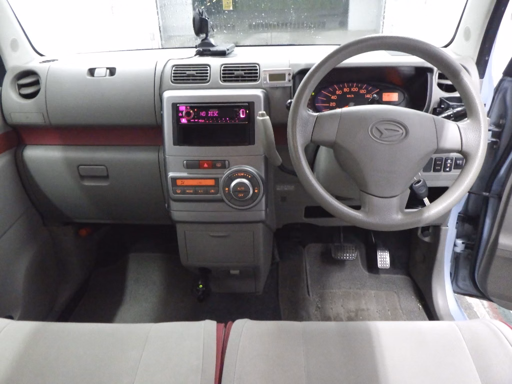 DAIHATSU MOVE CONTE