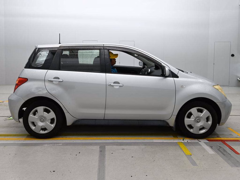 TOYOTA IST
