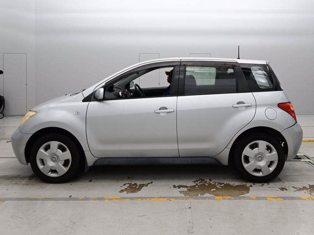 TOYOTA IST