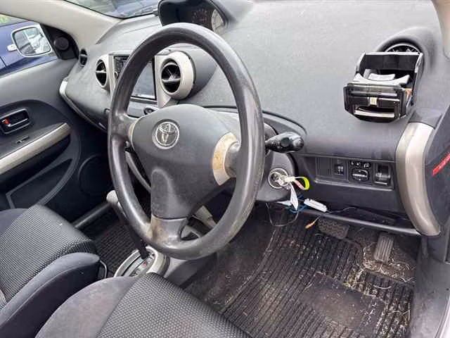 TOYOTA IST
