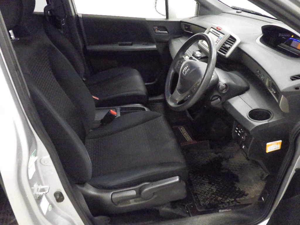 HONDA FREED SPIKE