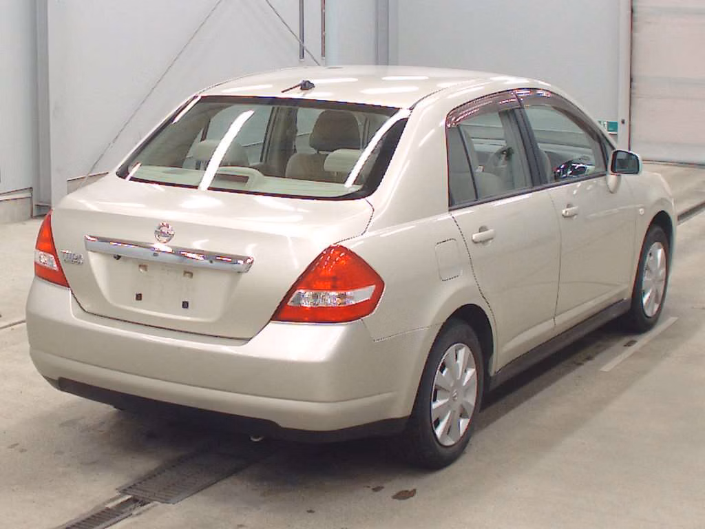 NISSAN TIIDA LATIO