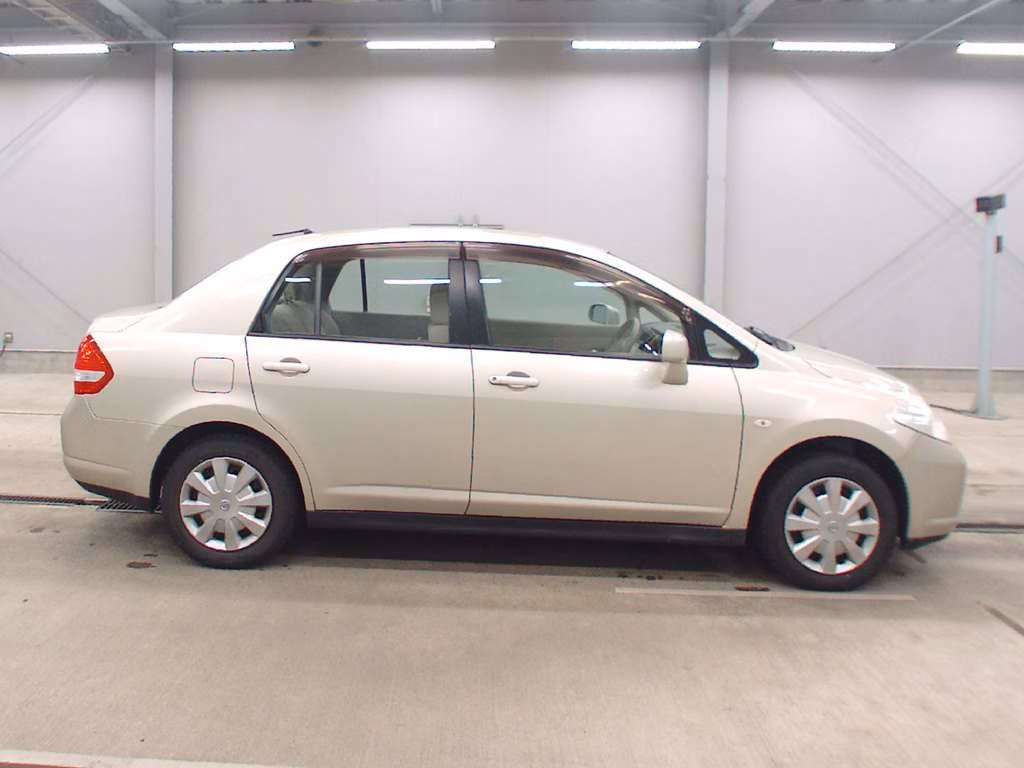 NISSAN TIIDA LATIO