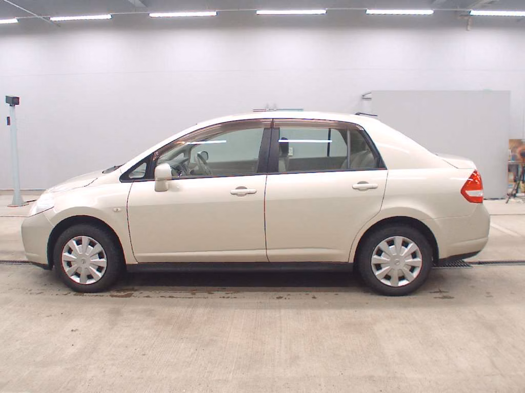 NISSAN TIIDA LATIO
