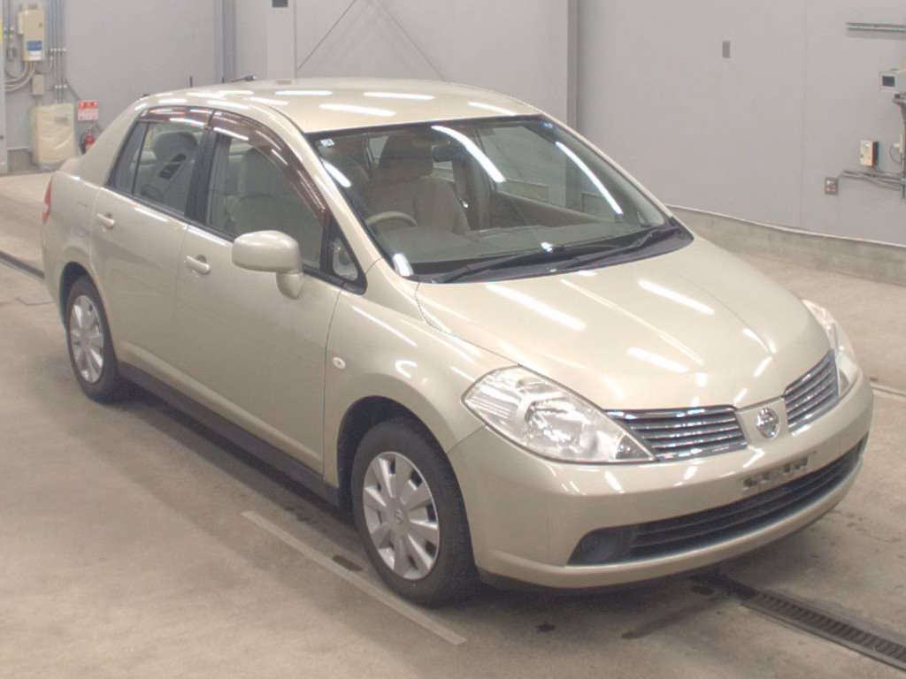 NISSAN TIIDA LATIO