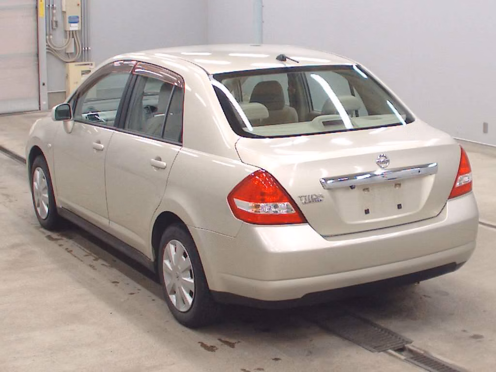 NISSAN TIIDA LATIO