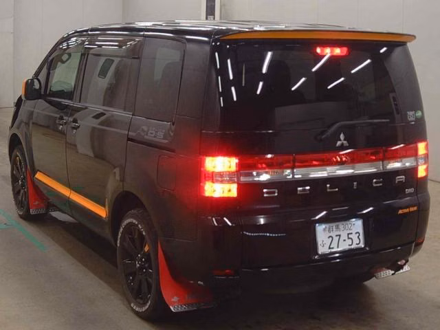 Mitsubishi Delica D:5