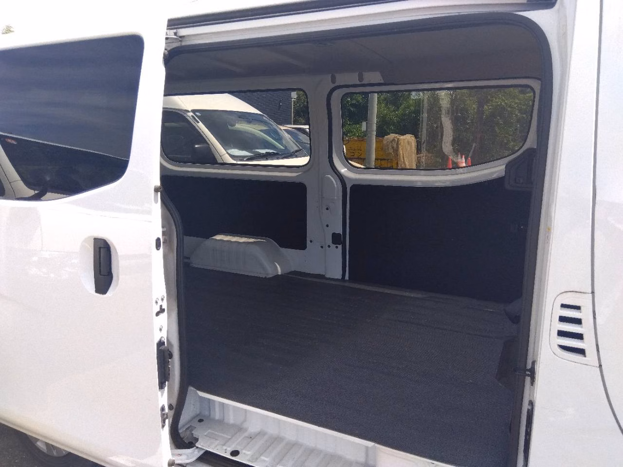 NISSAN NV350 CARAVAN