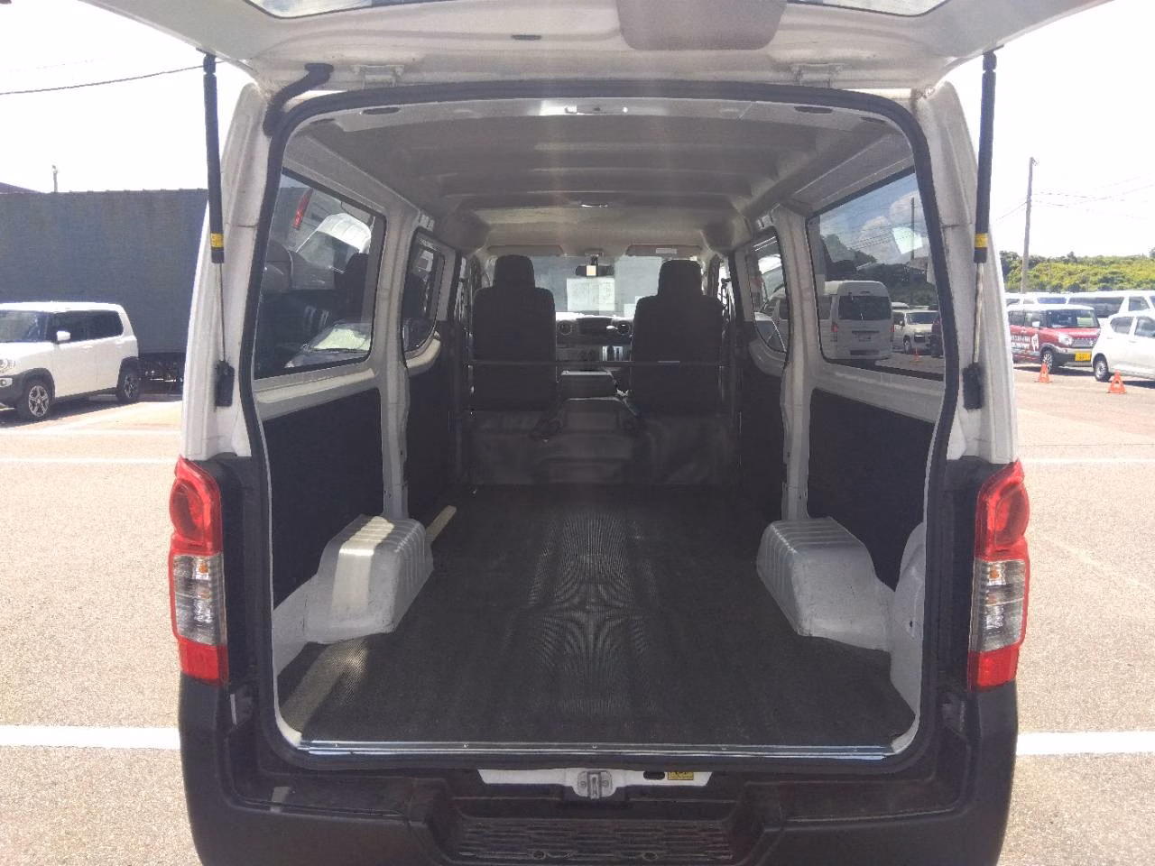 NISSAN NV350 CARAVAN
