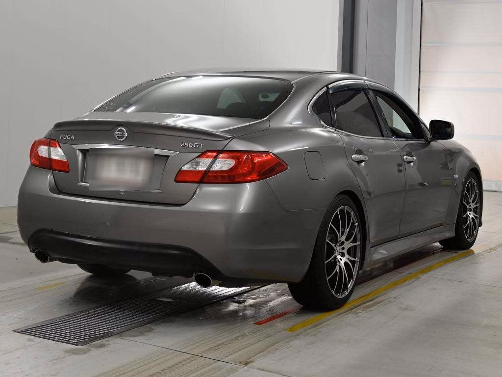 NISSAN FUGA