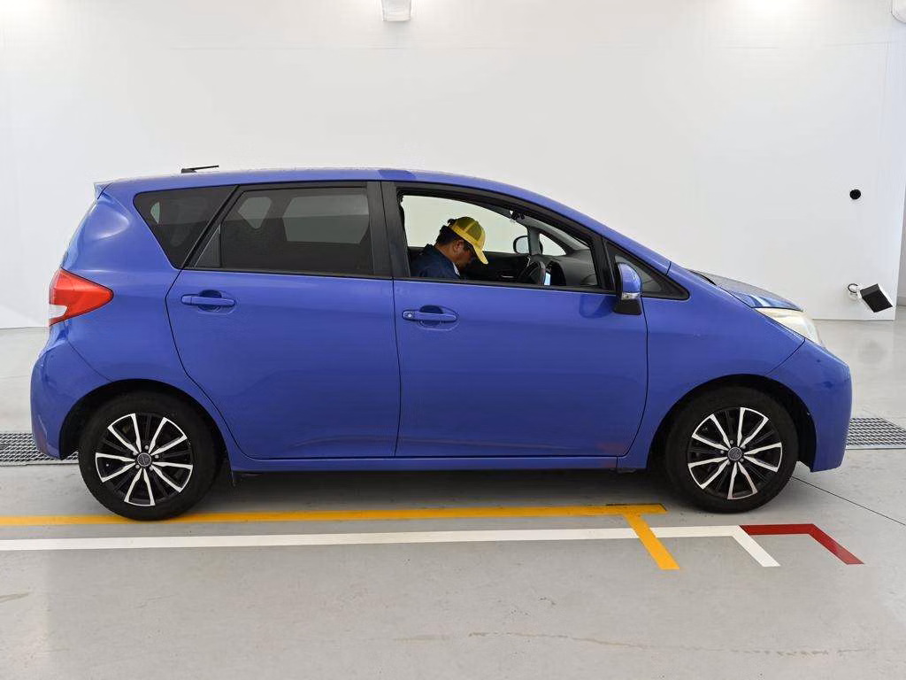 SUBARU TREZIA