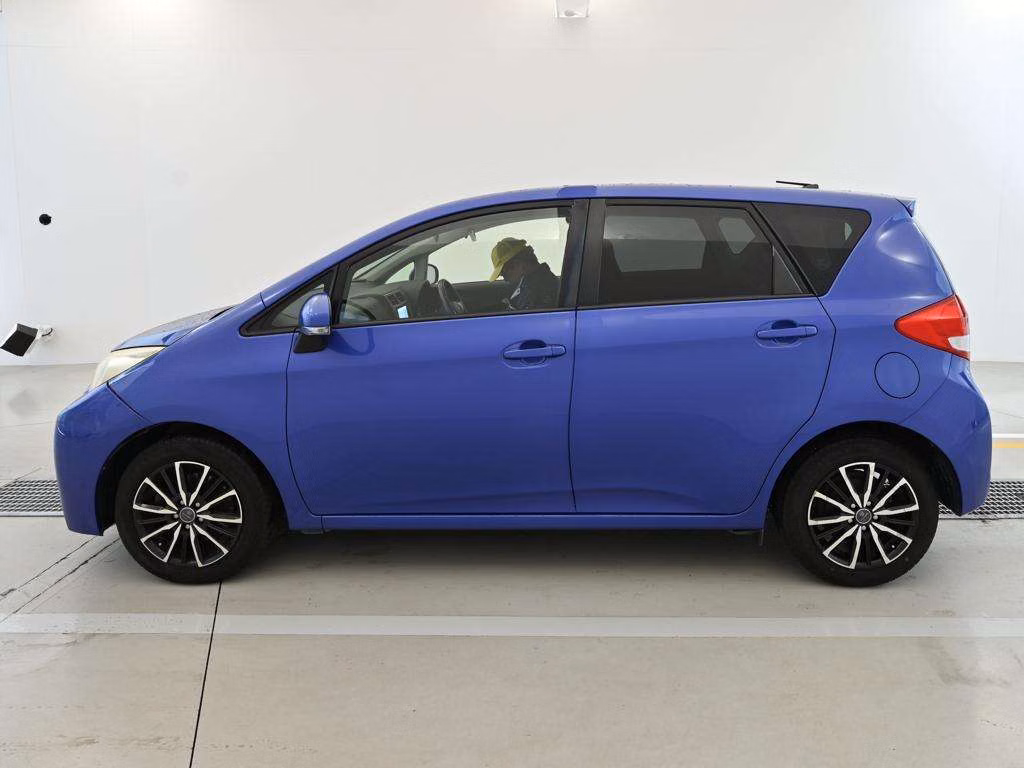 SUBARU TREZIA