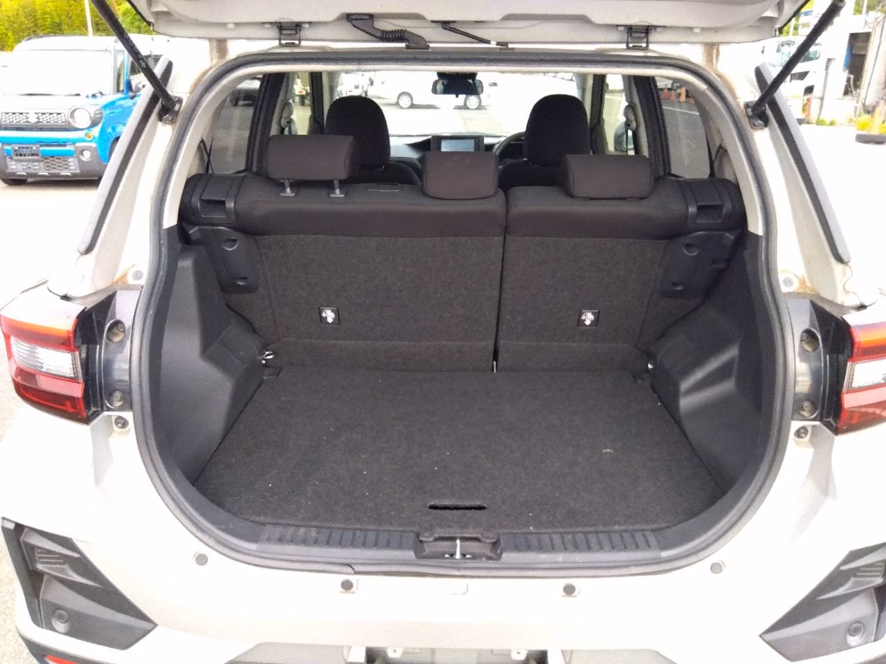DAIHATSU ROCKY