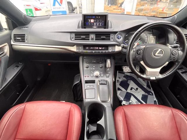 Lexus CT200h