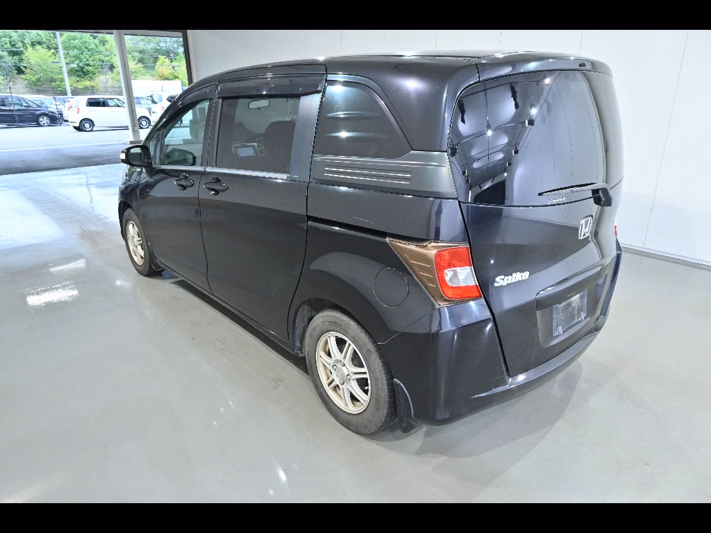 HONDA FREED SPIKE