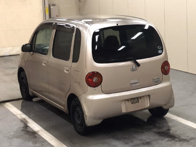 DAIHATSU MOVE LATTE