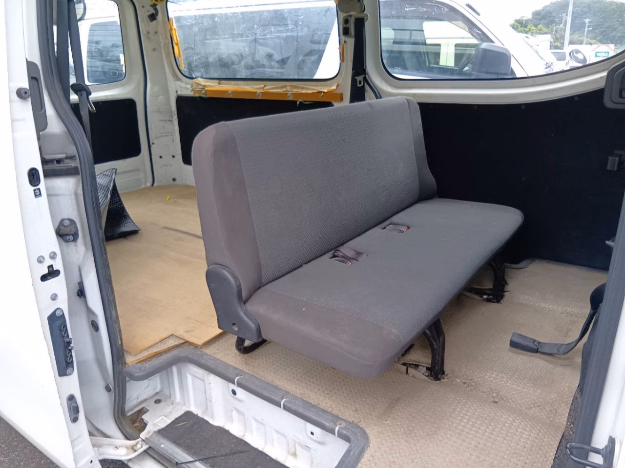 NISSAN NV350 CARAVAN