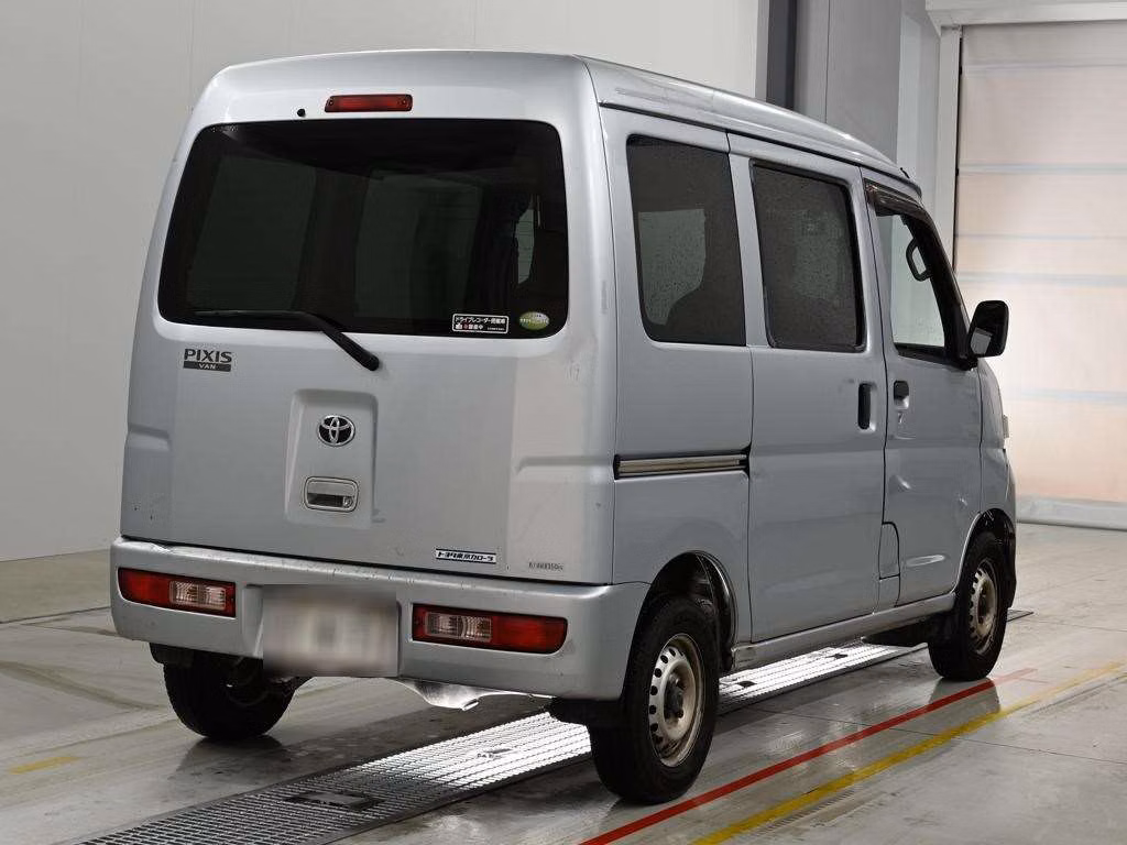 TOYOTA PIXIS VAN