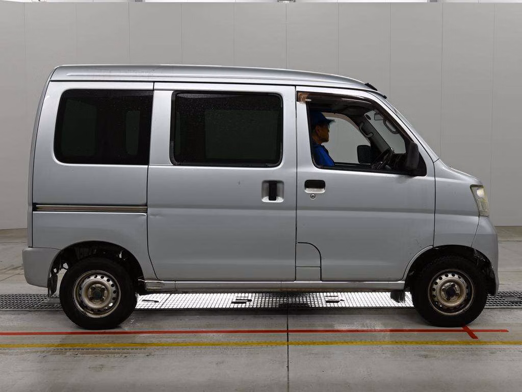TOYOTA PIXIS VAN