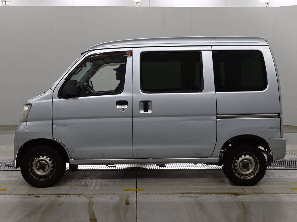 TOYOTA PIXIS VAN