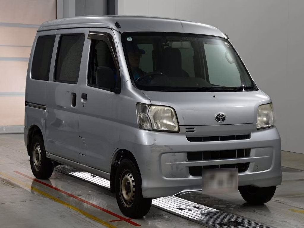 TOYOTA PIXIS VAN
