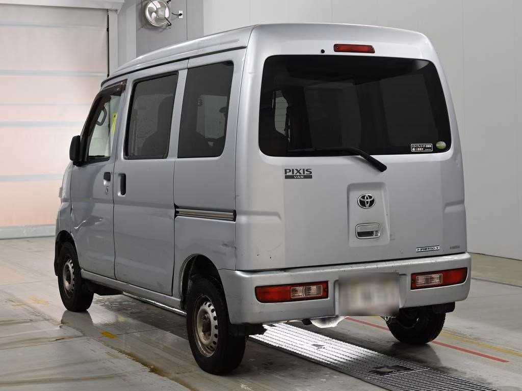 TOYOTA PIXIS VAN