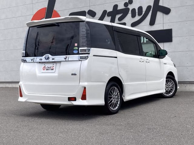 TOYOTA VOXY