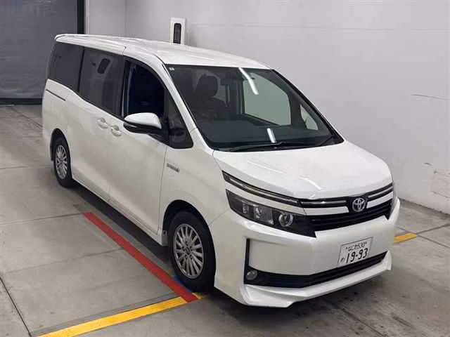 TOYOTA VOXY