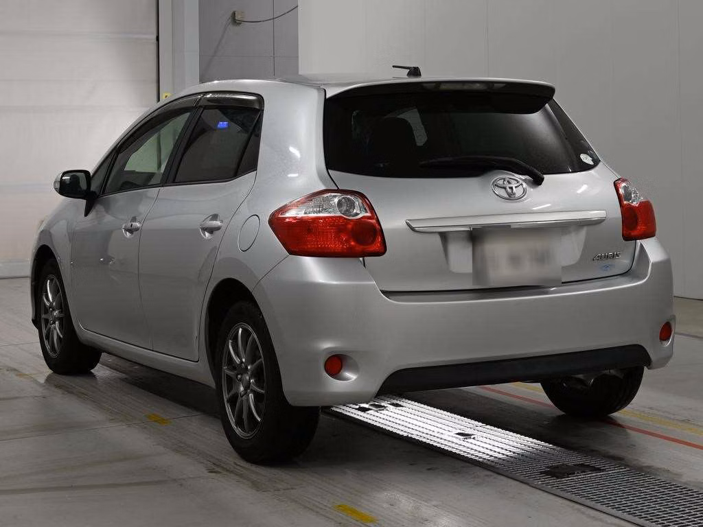 TOYOTA AURIS