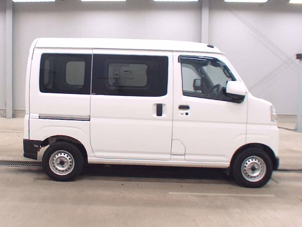TOYOTA PIXIS VAN