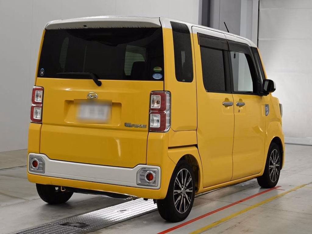 DAIHATSU WAKE
