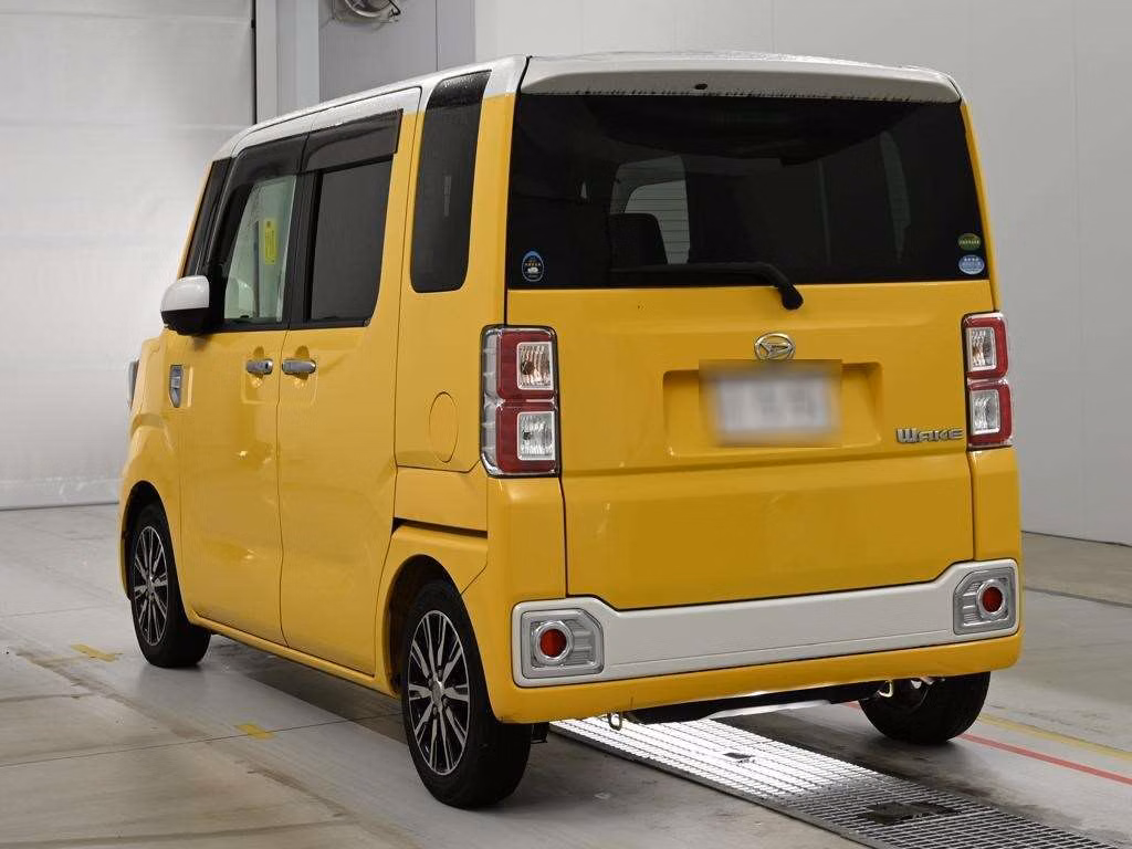 DAIHATSU WAKE