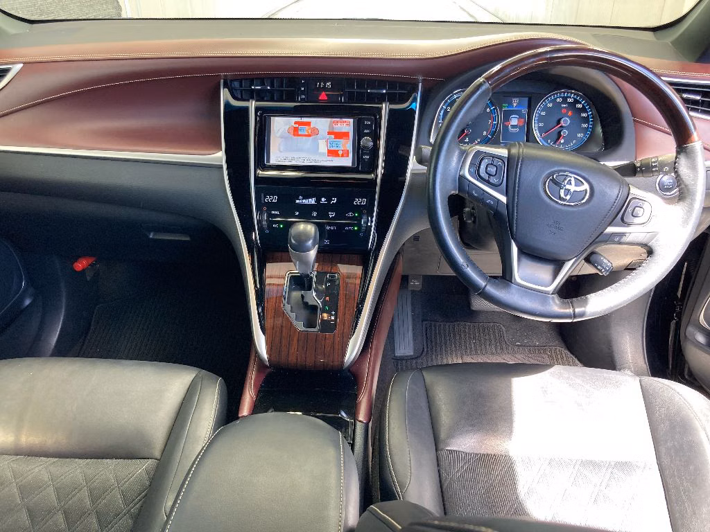TOYOTA HARRIER