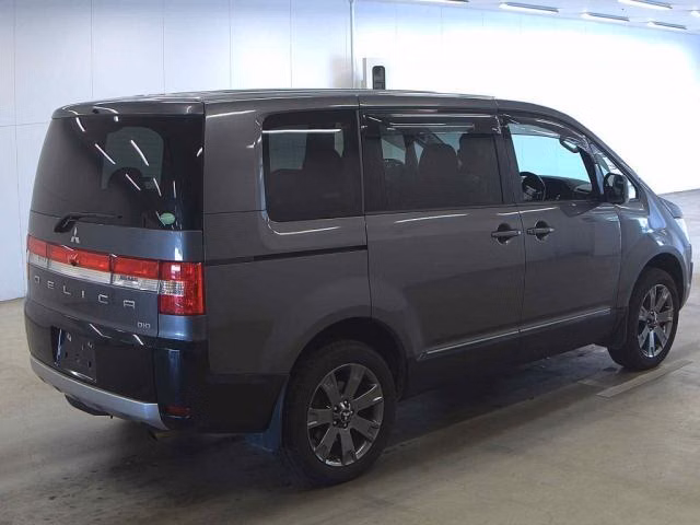Mitsubishi Delica D:5