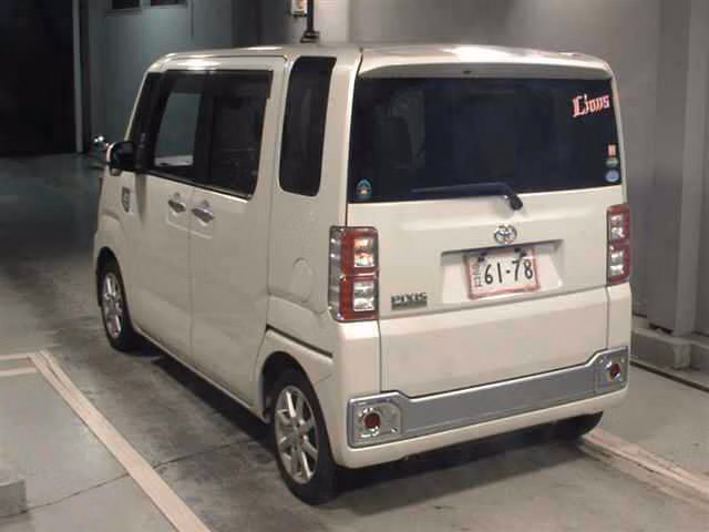 TOYOTA PIXIS MEGA