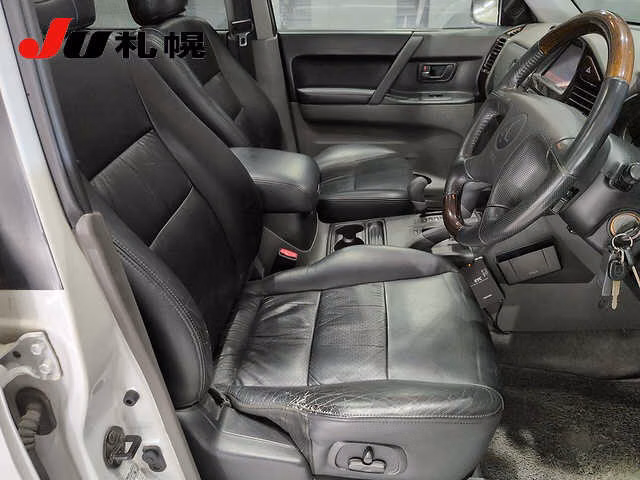 MITSUBISHI PAJERO