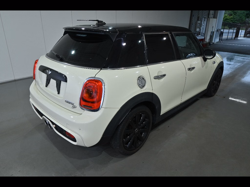 MINI HATCH