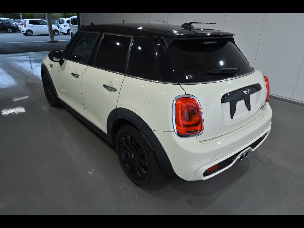 MINI HATCH