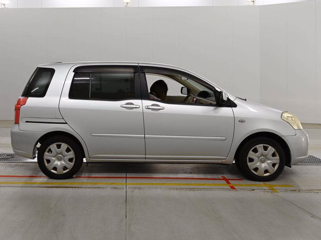 TOYOTA RAUM