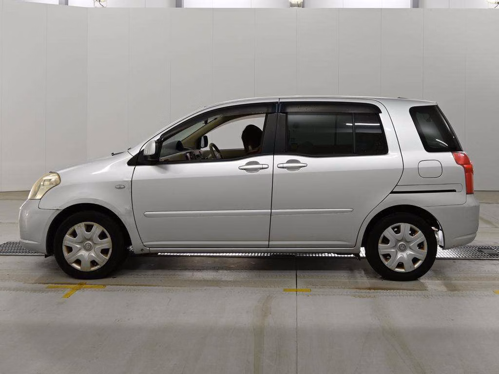 TOYOTA RAUM