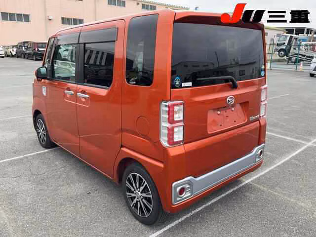 DAIHATSU WAKE