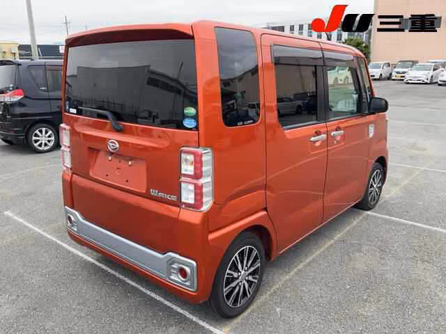 DAIHATSU WAKE