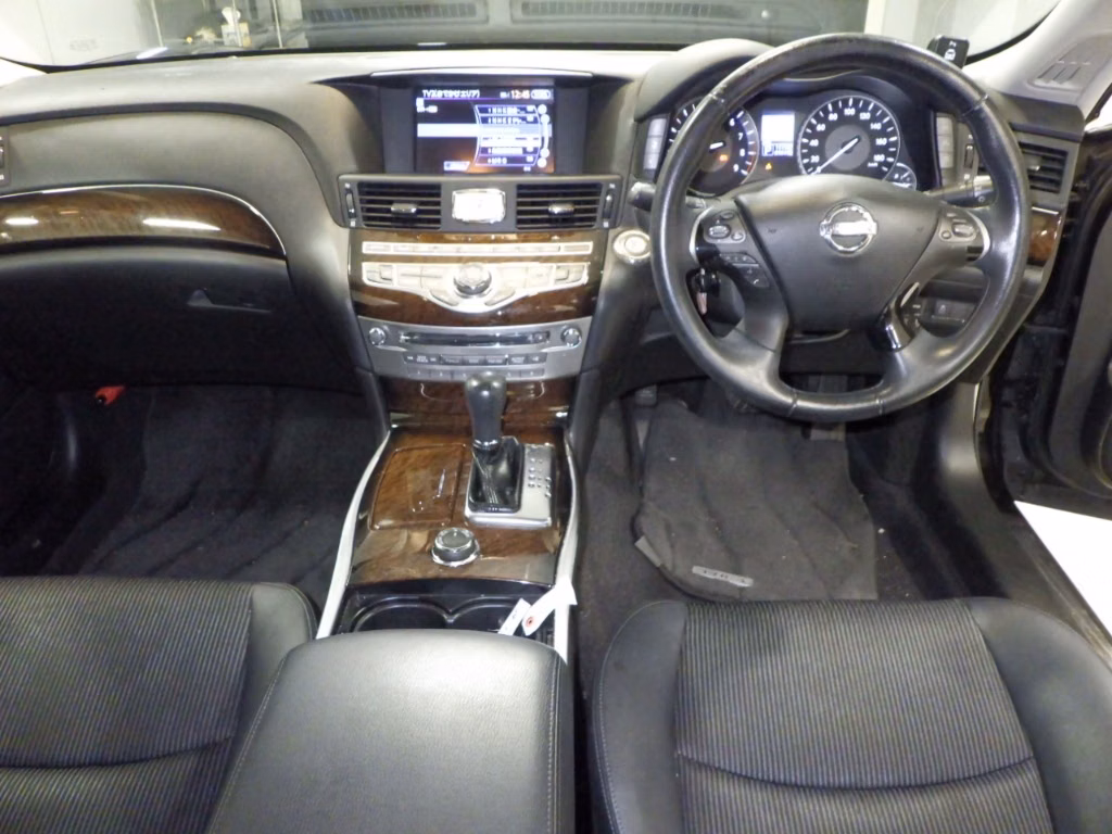 NISSAN FUGA