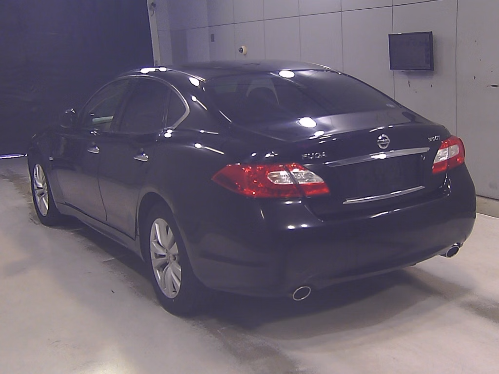 NISSAN FUGA