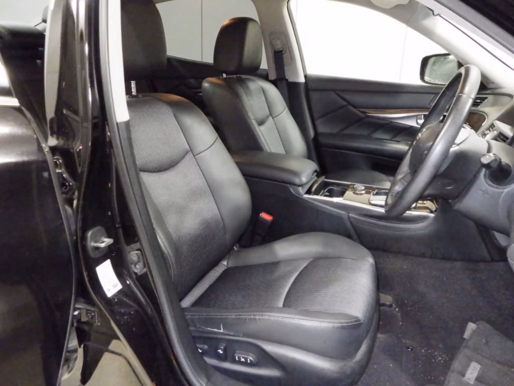NISSAN FUGA